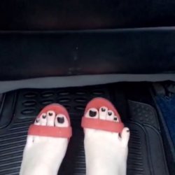Maisie-Williams-Feet-2169367.jpg