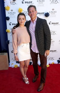 Maisie-Williams-Feet-2429143.jpg