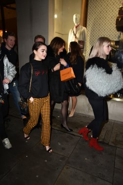 Maisie-Williams-Feet-2587750.jpg