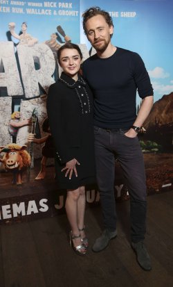Maisie-Williams-Feet-3018911.jpg