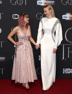 Maisie-Williams-Feet-4130622.jpg