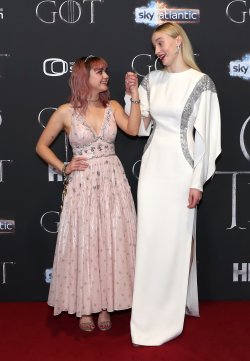 Maisie-Williams-Feet-4130680.jpg