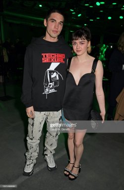Maisie-Williams-Feet-4816687.jpg