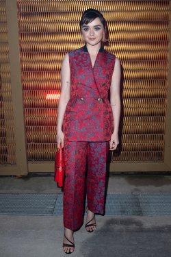 Maisie-Williams-Feet-4845298.jpg