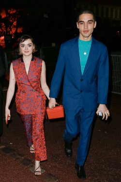 Maisie-Williams-Feet-4849861.jpg
