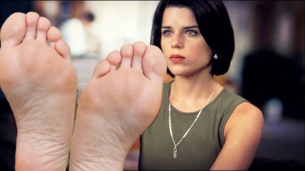sidney_prescott_s_feet__scream_2__by_thesolepretender_dfgi8p4-fullview.jpg