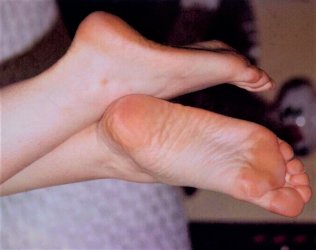 love_to_see_you_spanking_her_feet10.jpg
