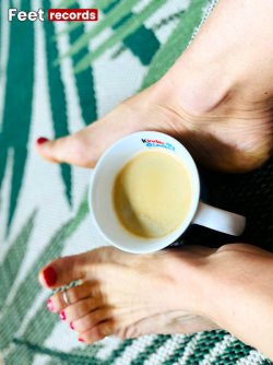 Footmodel Pearl posing 01.jpg