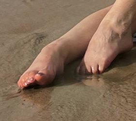 QuarterJade-Feet-6709698.jpg