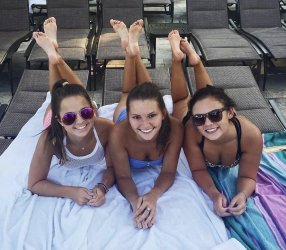 teen_feet_in_the_pose_by_spongeboblicksfeet_deicstx.jpg