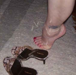 Sandra_cummed_feet2.jpg