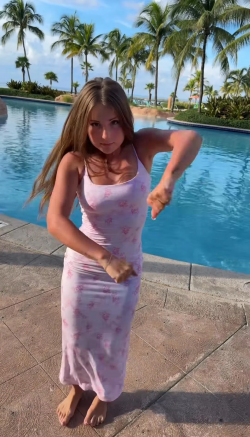piper-rockelle-feet-v0-dcixd4du1oof1.png