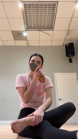 Charli-DAmelio-Feet-8555549.jpg