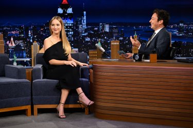 Jennifer-Lawrence-Feet-9052838.jpg