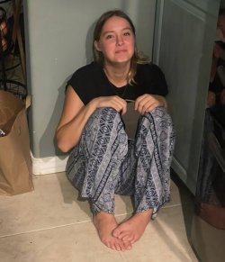 Peyton-Coffee-Feet-7489377.jpg