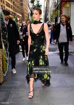 Lili-Reinhart-Feet-9003464.jpg