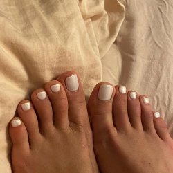back to basic but with a little twist- blanc nacré #manipedi #feetfetishworld #solesandtoes #...jpg