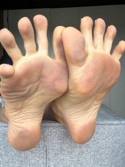 when-you-have-outdoor-terrace-at-home-v0-90k8s6zznu4h1.jpg